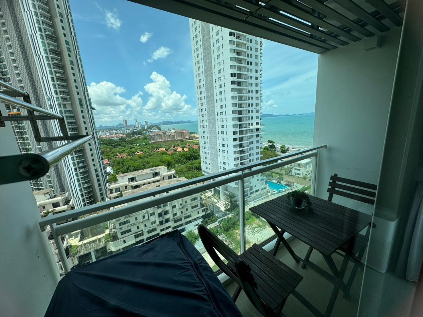 Residence By Hello Pattaya At Veranda Джомтиен Бийч Стая снимка