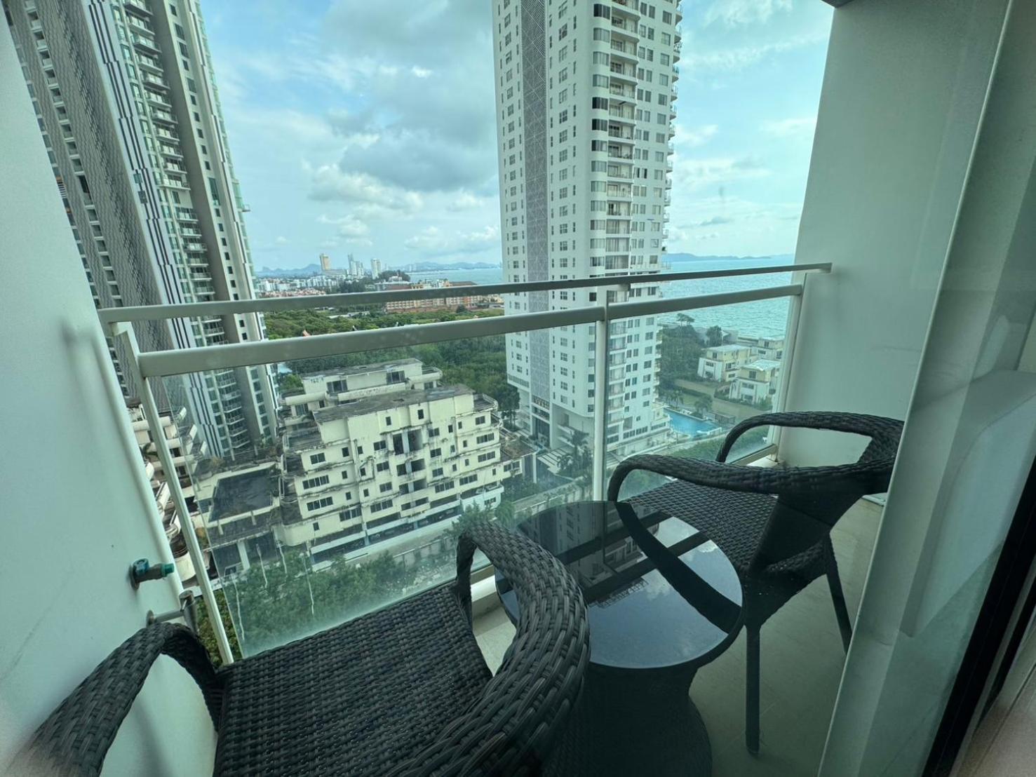 Residence By Hello Pattaya At Veranda Джомтиен Бийч Стая снимка